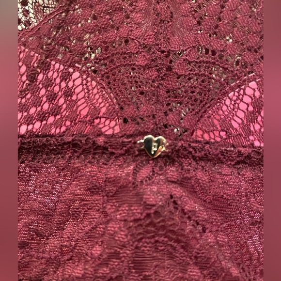 Victoria's Secret - Picture 4 of 4